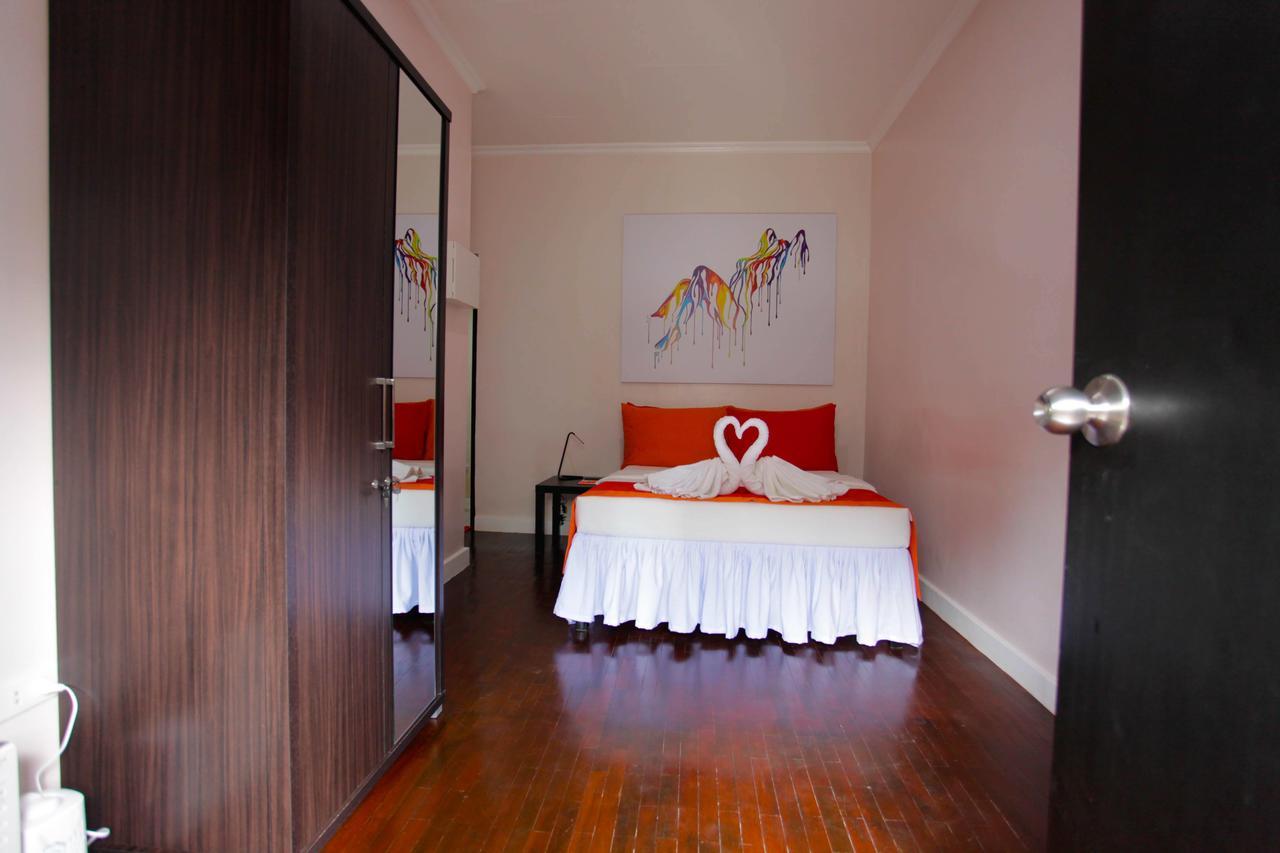 Halfway House Hostel Mactan Cebu Airport Мактан Экстерьер фото