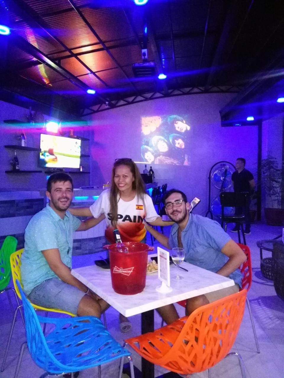 Halfway House Hostel Mactan Cebu Airport Мактан Экстерьер фото